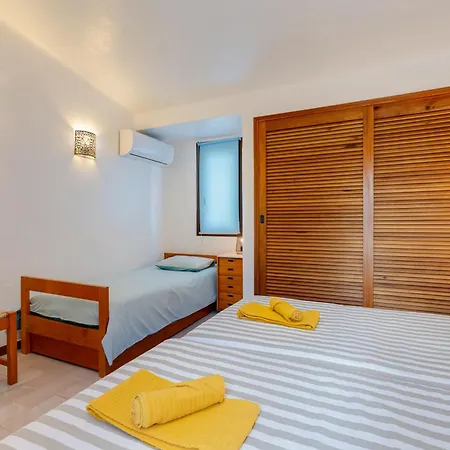 Casa Nini - 6 Com Ac E A 100 M Da Monica Isabel אלבופיירה