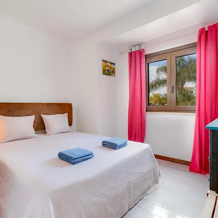 Апартаменты Casa Nini - 6 Com Ac E A 100 M Da Monica Isabel